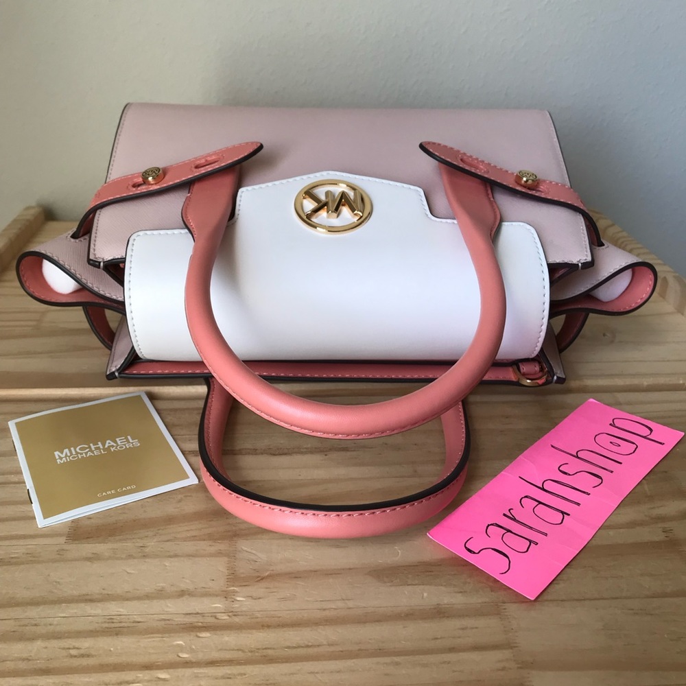 🌼Michael Kors Purse - Picture 4 of 13